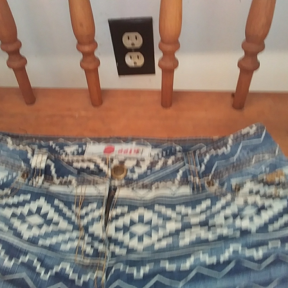 Shorts - Picture 3 of 3